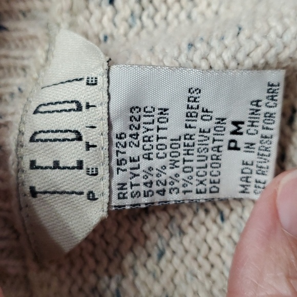 TEDDI, vest with removable faux fur‎ collar. Enbroidery zipper closure PM - Picture 7 of 11